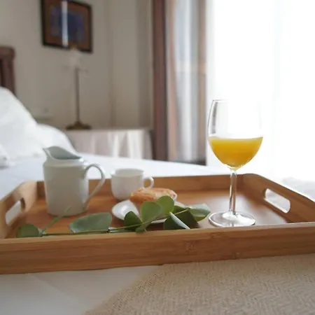 Casa Tosca En Pueblo Nyaraló *