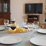 Casa Tosca En Pueblo *