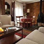Casa Tosca En Pueblo *